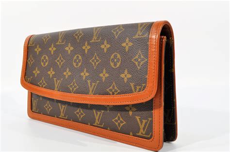 pochette fondazione louis vuitton